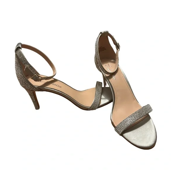 ❗️NWOT❗️ L Lorraine Silver Embellished Strap Ankle Strap 2” Stiletto Heel Sandal - Picture 4 of 4